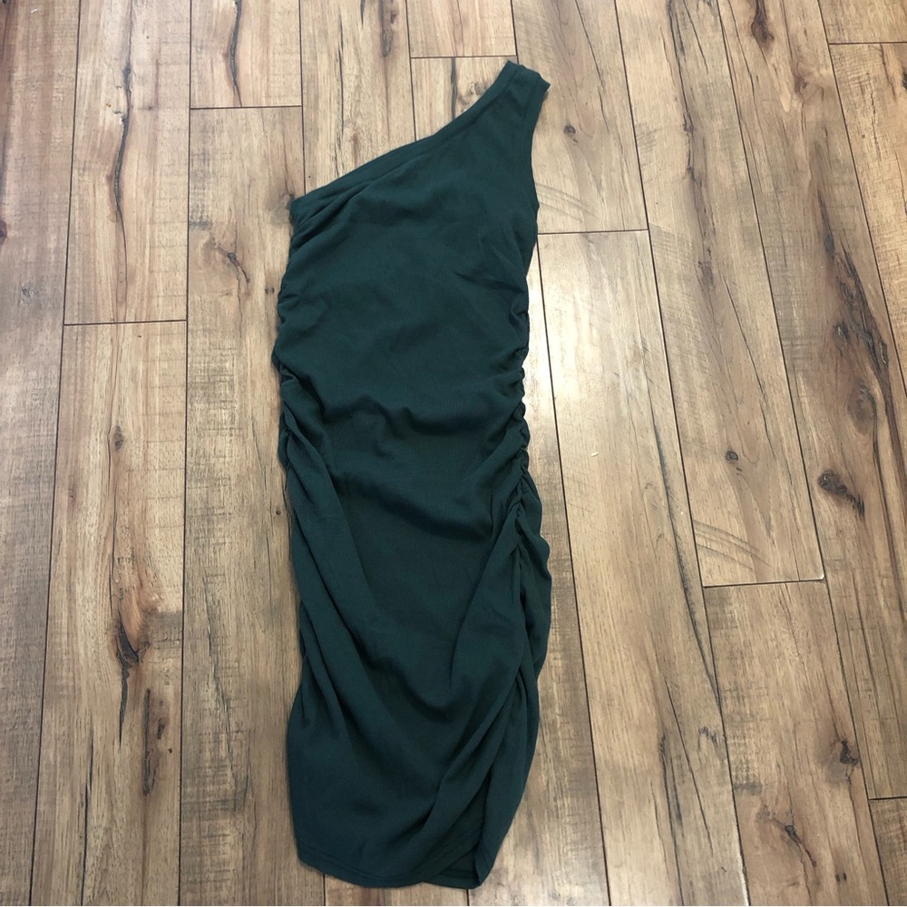 Off shoulder deep green daily dress